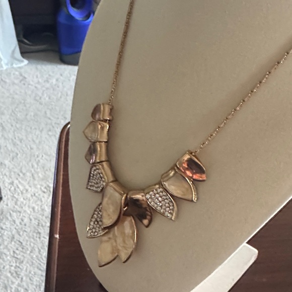 Elegant Gold and Cream Necklace - Picture 3 of 4